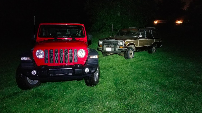 Illustration for article titled What It Was Like Towing a Free Jeep Grand Wagoneer With the 2020 Jeep Gladiator